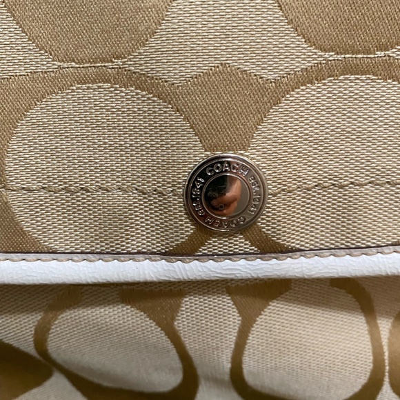 COACH Kyra Signature File Crossbody Bag. In great condition! - Picture 2 of 9